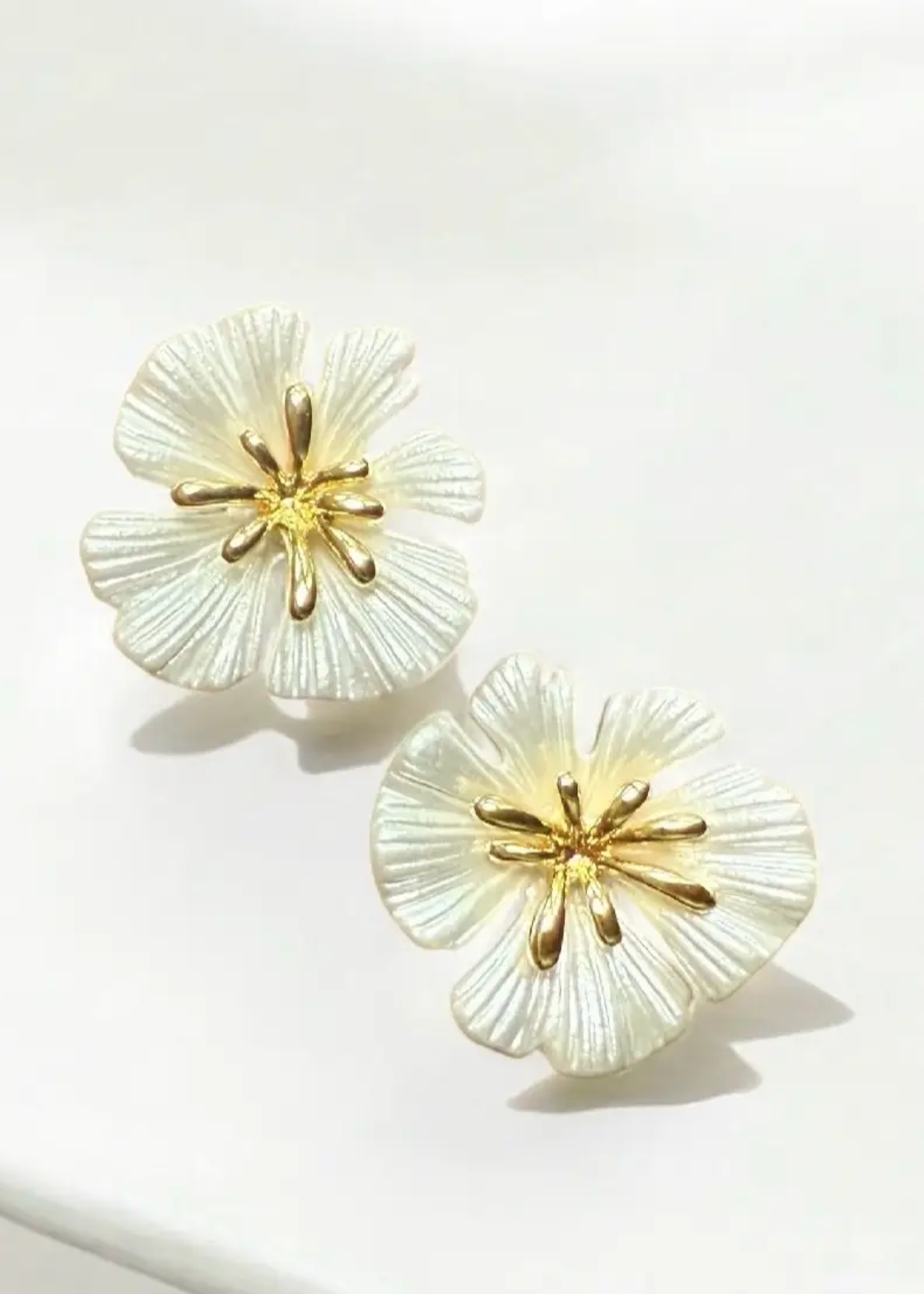 Tropics beach flower earrings